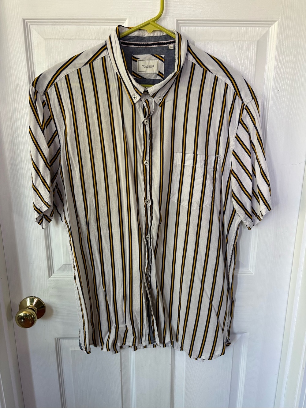 7Diamonds Men’s Short-Sleeve Button-Up Shirt